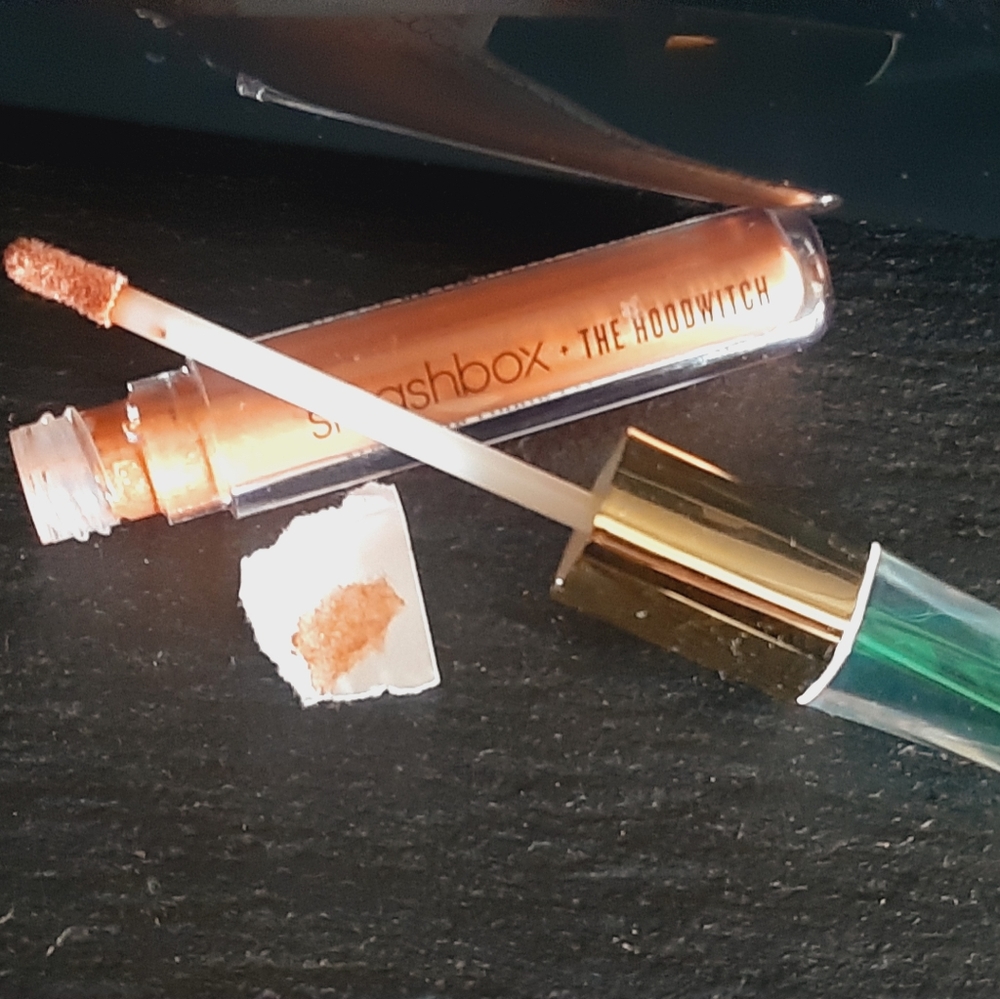 Smashbox liquid eye shadow sold on title